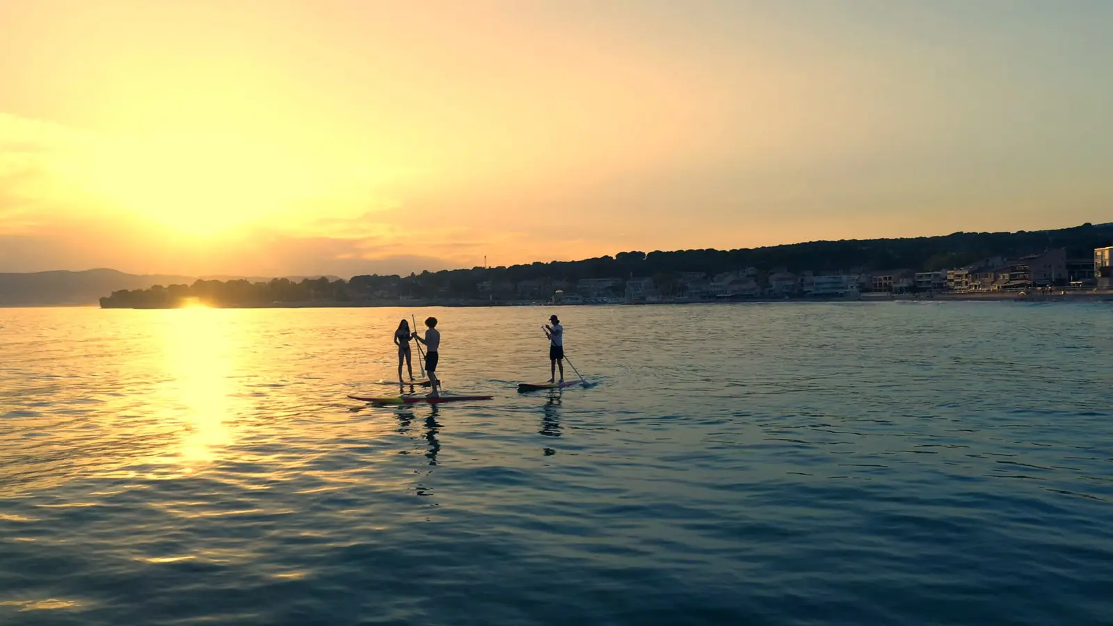 Paddle au coucher du soleil dans la baie des Lecques